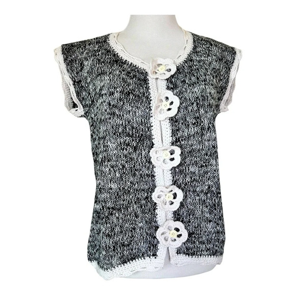 Art to Wear Sleeveless White Black Crochet Sweater Vest Woman Korean Vibes - Picture 1 of 8